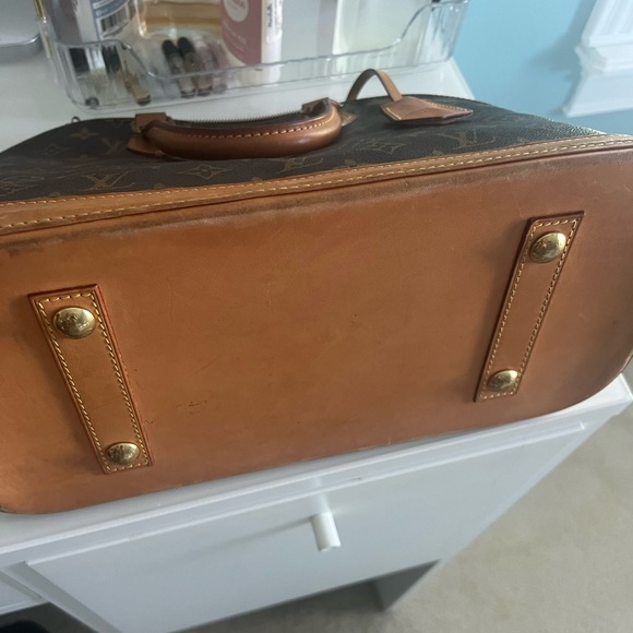 Louis Vuitton Alma Monogram canvas! - Picture 3 of 3